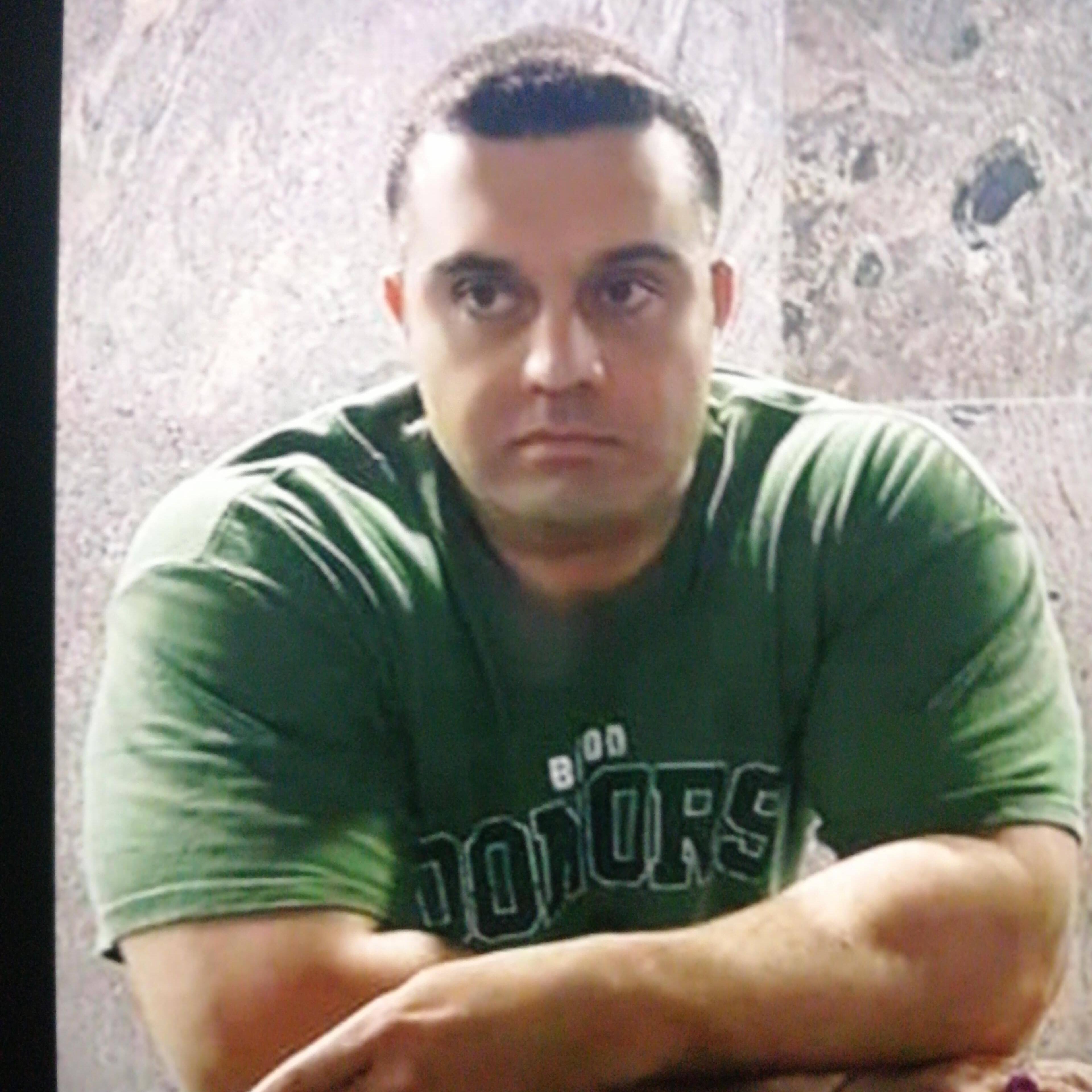 I'm ihsanullah from pakistan I'm truck driver l am looking a job And gym Tari near
